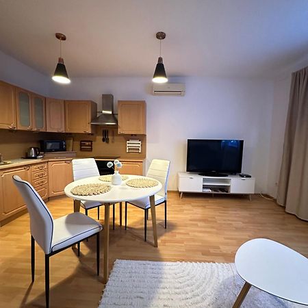 Modern & Cozy Apartment Near Hockey & Football Arena Bratislava Extérieur photo