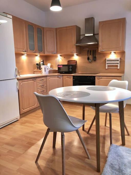 Modern & Cozy Apartment Near Hockey & Football Arena Bratislava Extérieur photo