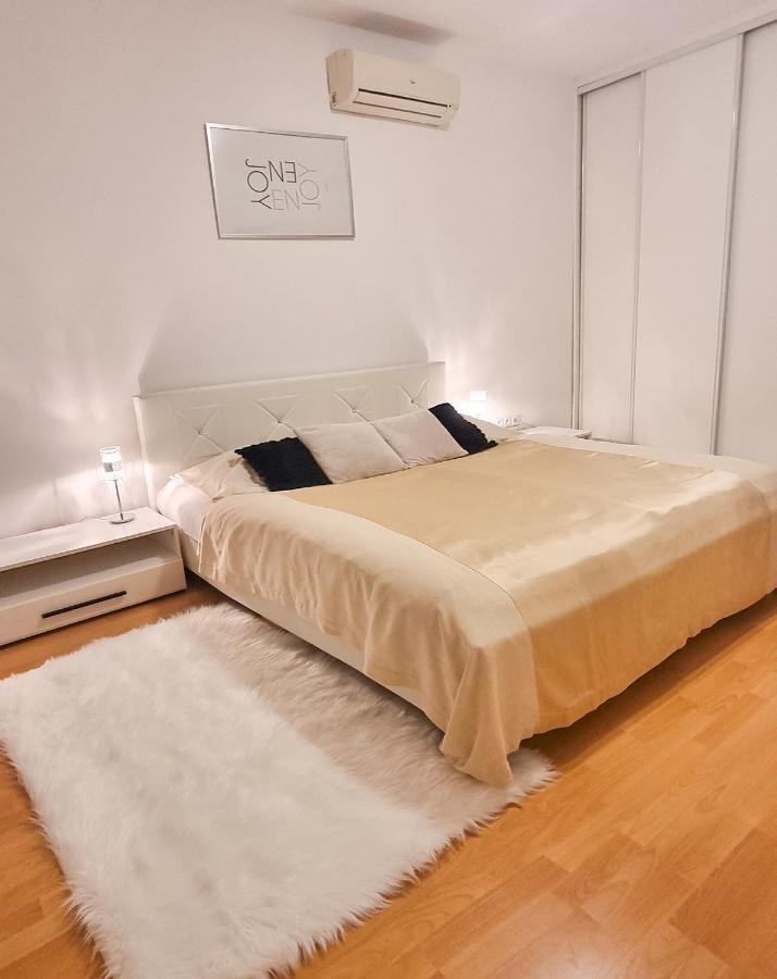 Modern & Cozy Apartment Near Hockey & Football Arena Bratislava Extérieur photo